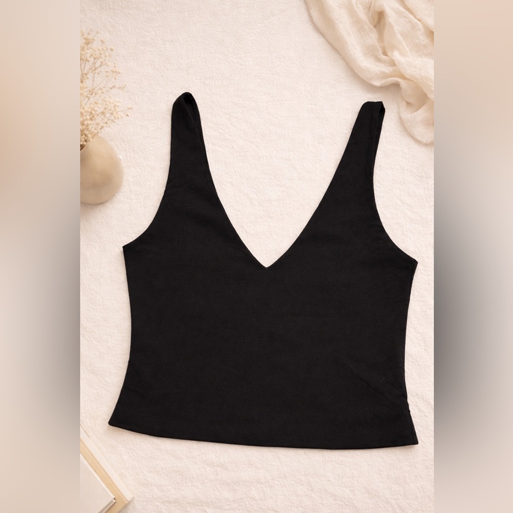 Babaton Contour V-Neck Tank